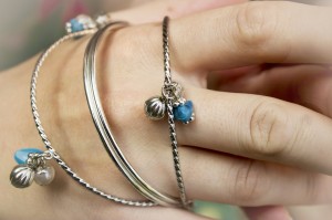 Le bijou est un accessoire important pour la femme. Le choix devrait donc se faire avec attention.