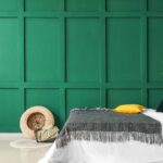Chambre avec des murs verts